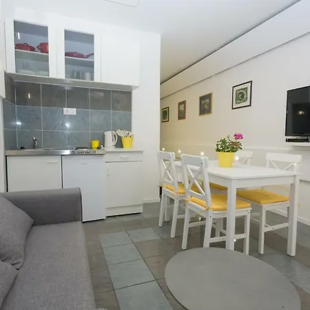 Apartment Maestro Metallic *