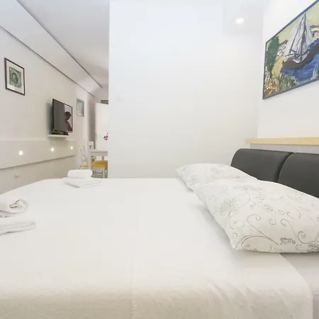 Maestro Metallic Apartment *