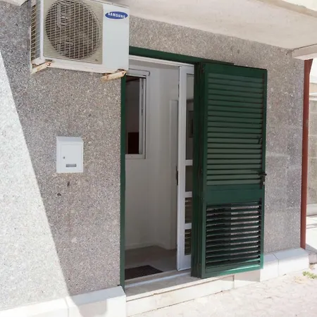 Apartment Maestro Metallic Split